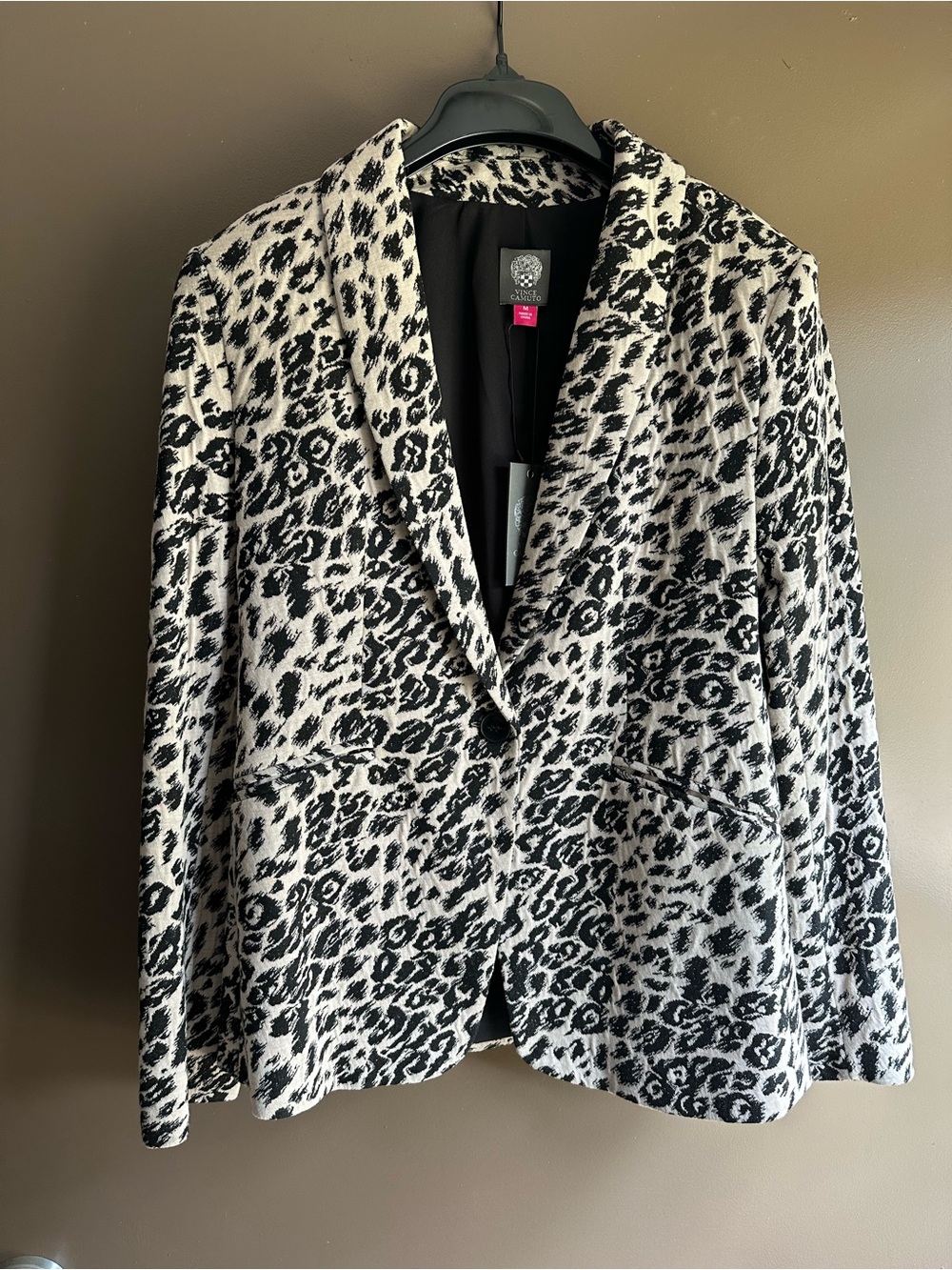 Gorgeous Vince Camuto Leopard-Print Blazer